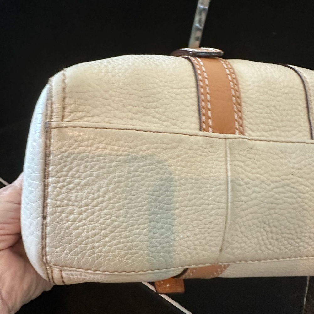 2010 Chelsea Coach Cream Pebbled Leather Shoulder Bag with Tan Straps - Picture 8 of 16